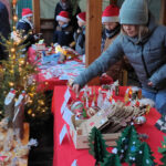 Schnappschuss der Woche - 03.12.2022: Beim Weihnachtszauber haben die Kinder ihre sorgfältig gebastelten Schmuckstücke verkauft.
